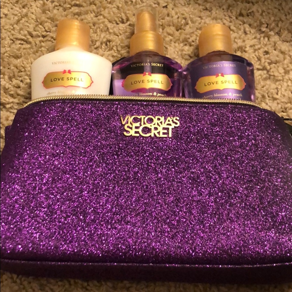 Victoria's Secret set